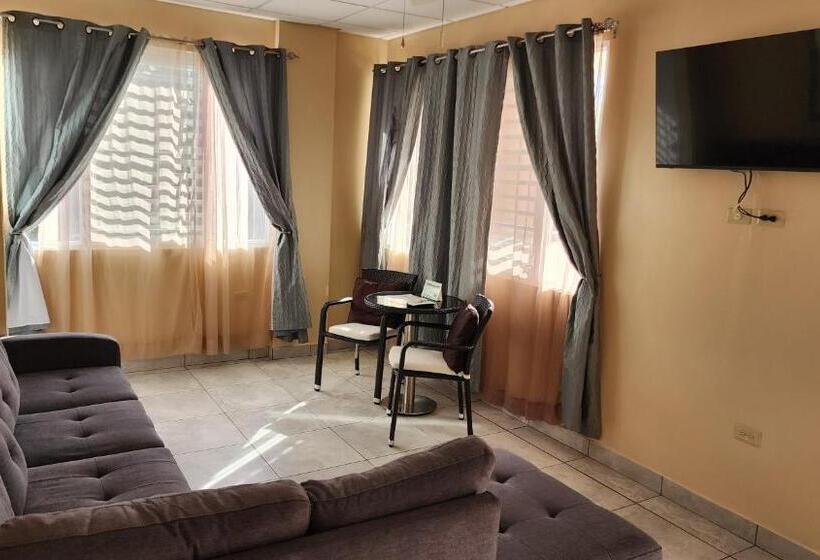 هتل Combate Beach Resort