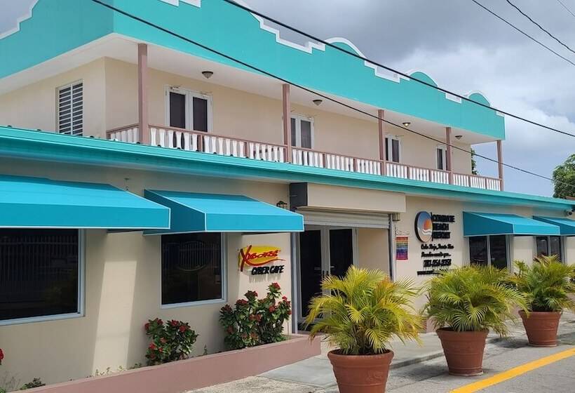 هتل Combate Beach Resort