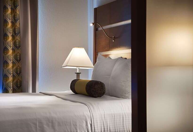 Отель Best Western Plus College Station Inn & Suites