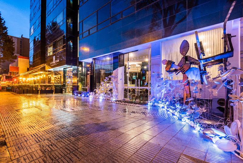 هتل Black Tower Premium