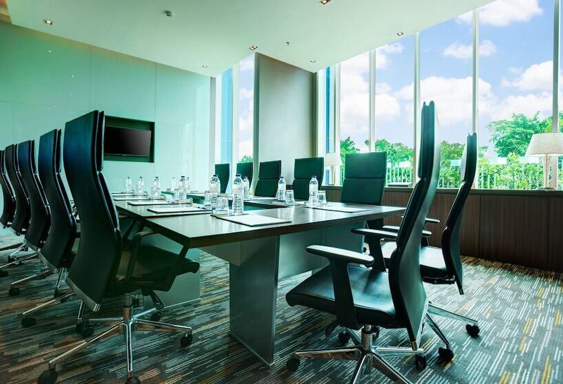 هتل Holiday Inn Express Jakarta International Expo, An Ihg