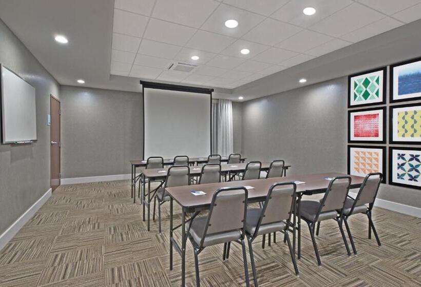 هتل Holiday Inn Express & Suites New Cumberland, An Ihg