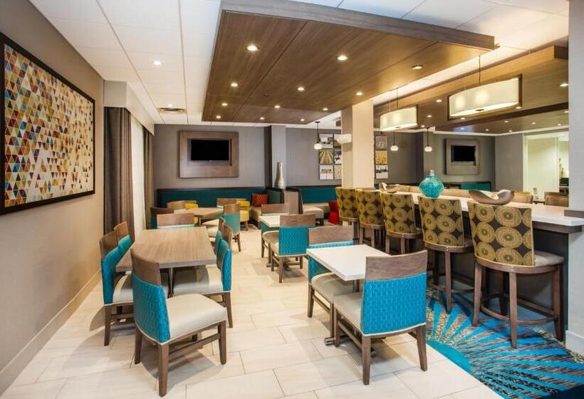 Отель Holiday Inn Express & Suites Litchfield, An Ihg