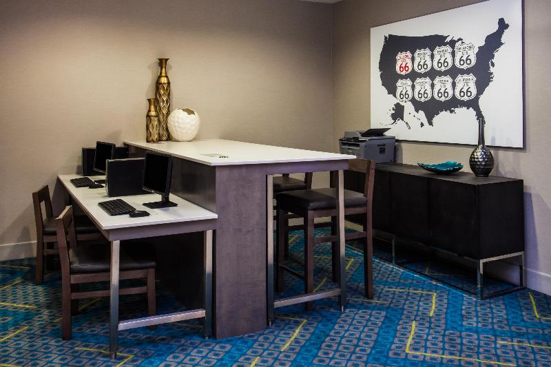Отель Holiday Inn Express & Suites Litchfield, An Ihg