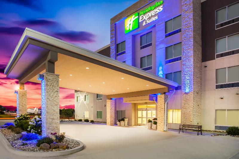Отель Holiday Inn Express & Suites Litchfield, An Ihg