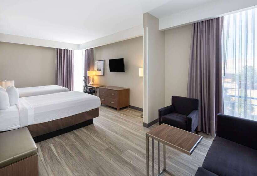فندق La Quinta Inn & Suites By Wyndham Tulsa Downtown   Route 66