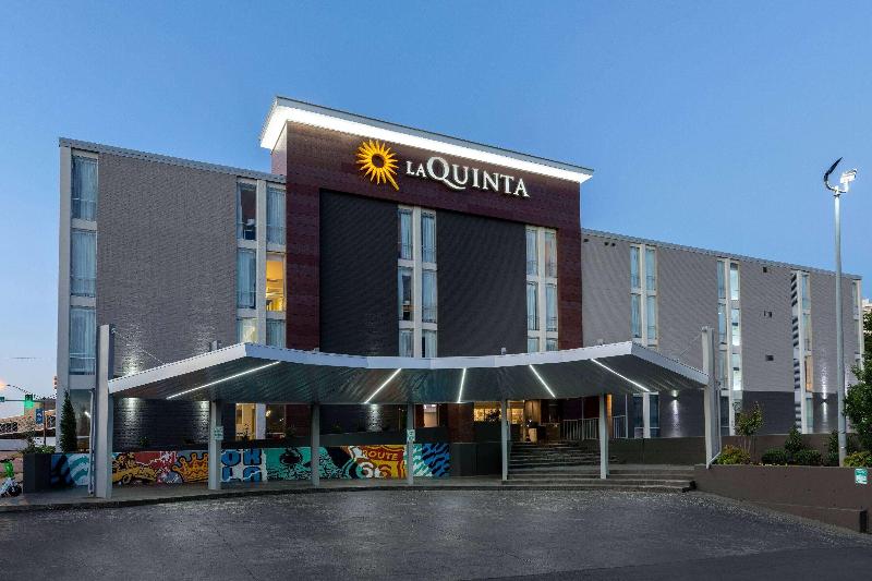 فندق La Quinta Inn & Suites By Wyndham Tulsa Downtown   Route 66