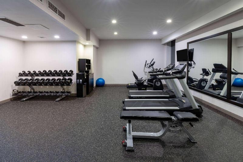 בית מלון כפרי La Quinta Inn & Suites By Wyndham Tulsa Downtown   Route 66