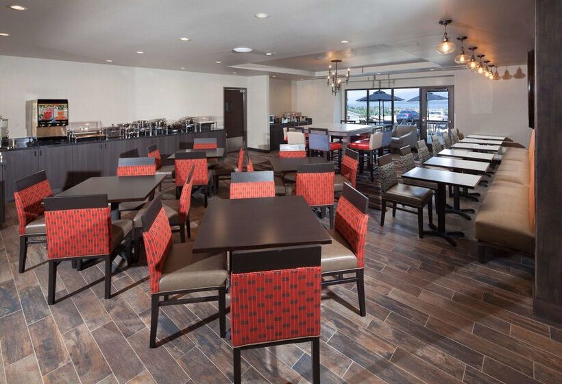 هتل Red Lion Ridgewater Inn & Suites Polson