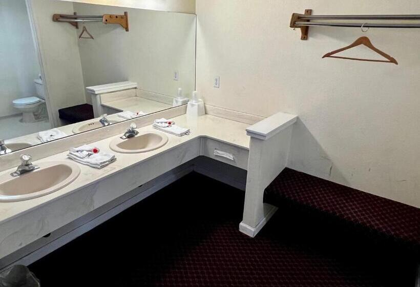 فندق على الطريق Rodeway Inn