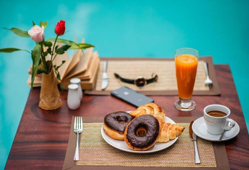 پانسیون Five Rose Siem Reap Hostel