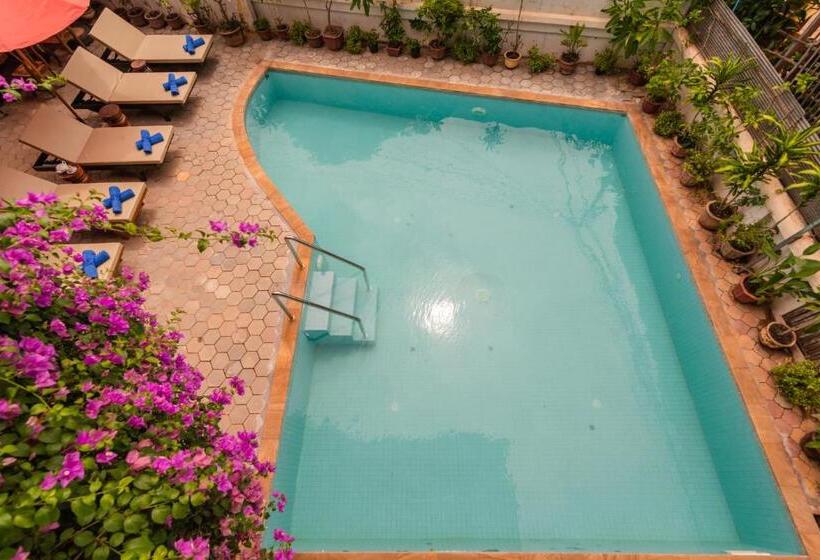 پانسیون Five Rose Siem Reap Hostel