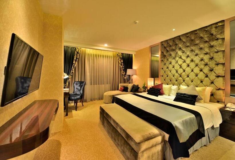 هتل Amaroossa Grande Bekasi