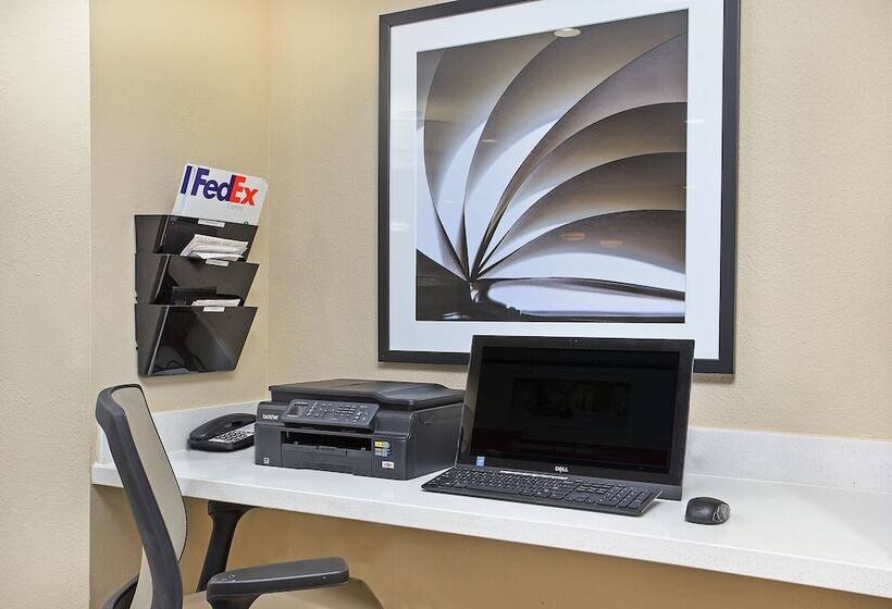 בית מלון כפרי Candlewood Suites Fort Campbell   Oak Grove, An Ihg