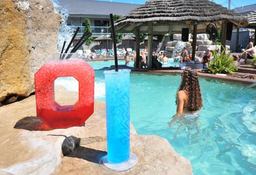Отель Commodore Resort