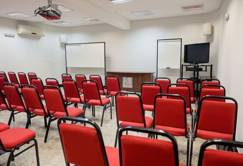 בית מלון כפרי Ibituruna Center