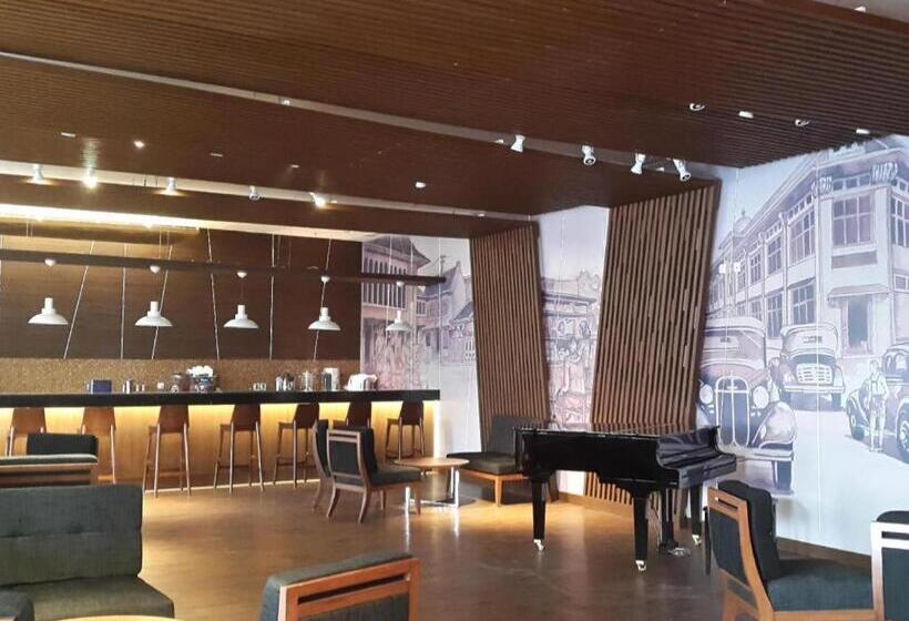 酒店 Santika Premiere Kota Harapan Indah