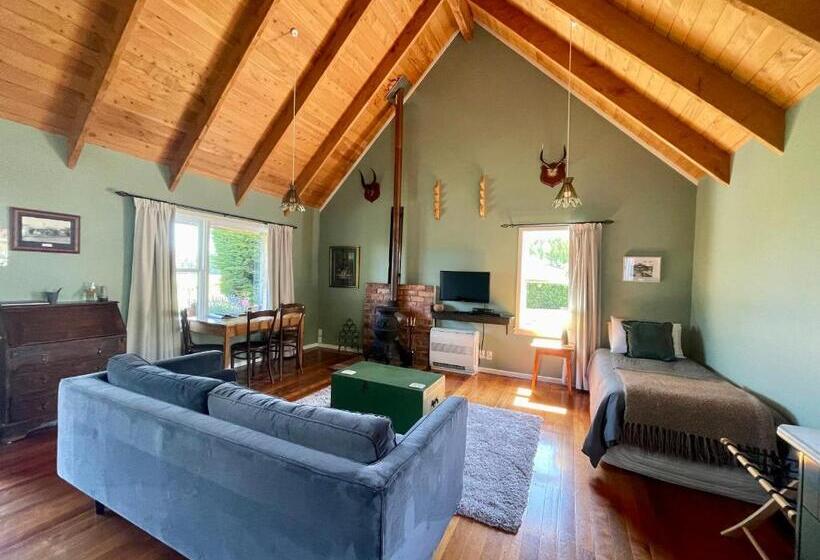 هتل St Leonards Vineyard Cottages