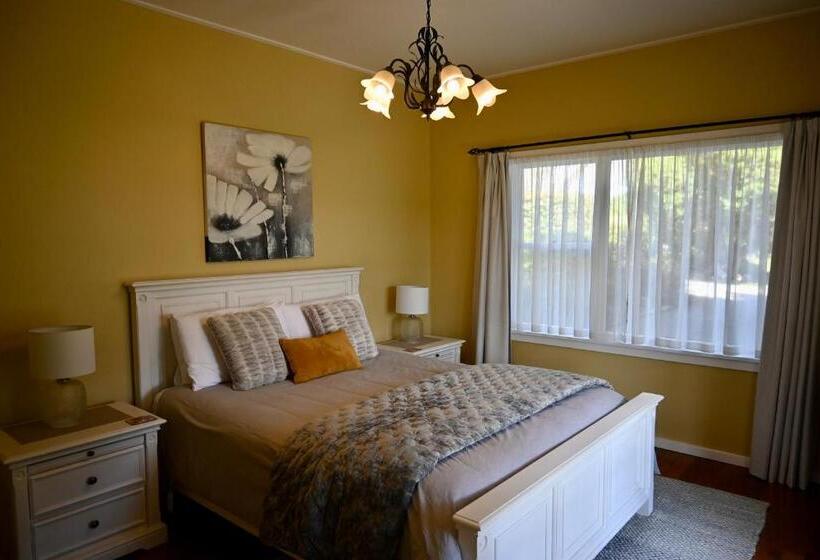 هتل St Leonards Vineyard Cottages