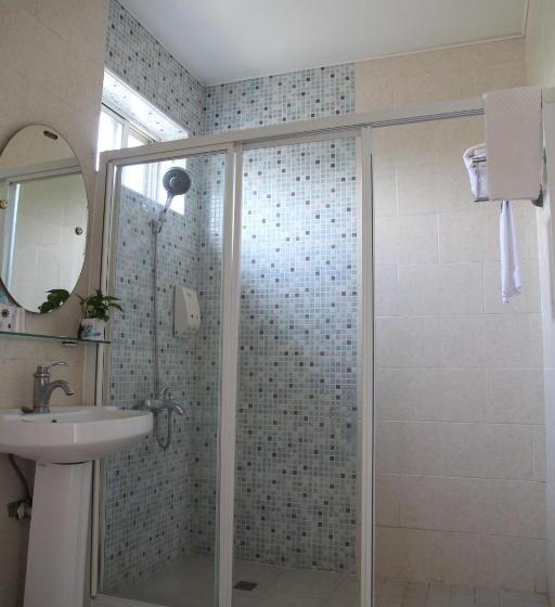 تختخواب و صبحانه Champs Elysees Guesthouse