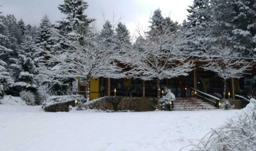ペンション Guesthouse Alberti Llogara