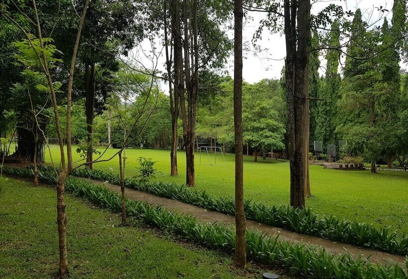 Wanathara Resort