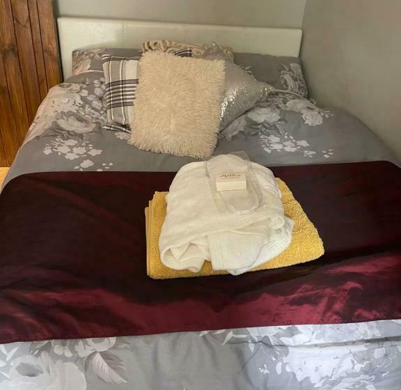 مبيت وإفطار South Lodge House