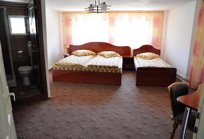 פנסיון Casa Dobra
