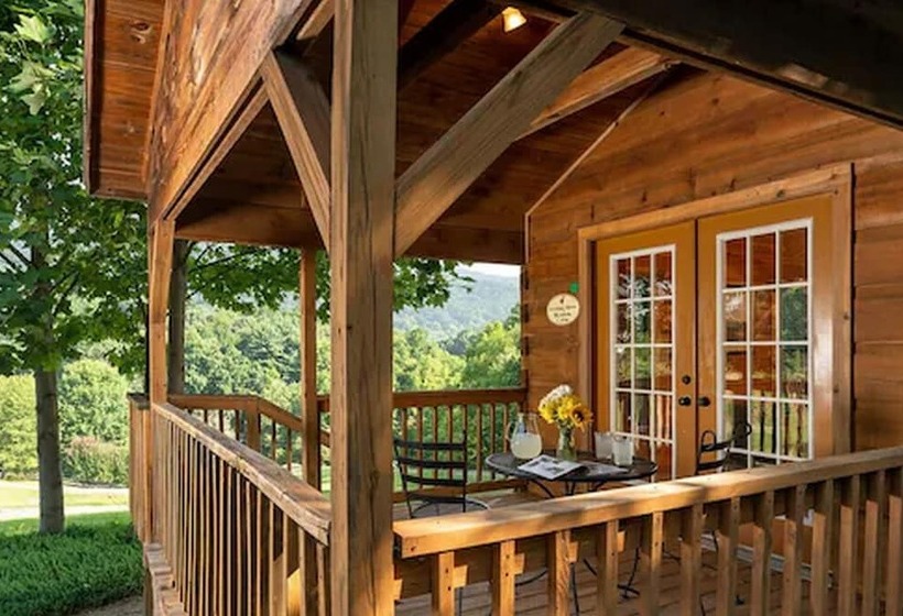 ベッドアンドブレックファースト Engadine Inn & Cabins
