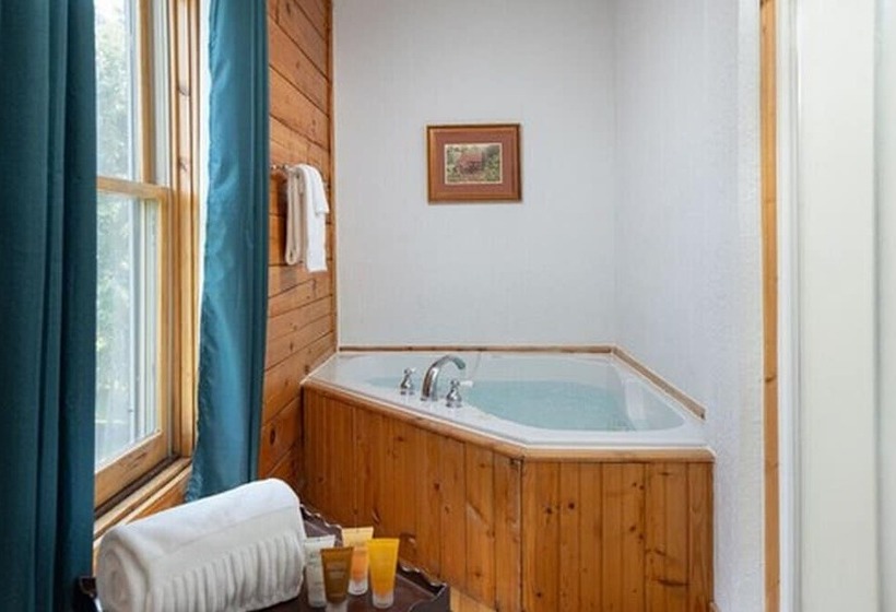 ベッドアンドブレックファースト Engadine Inn & Cabins