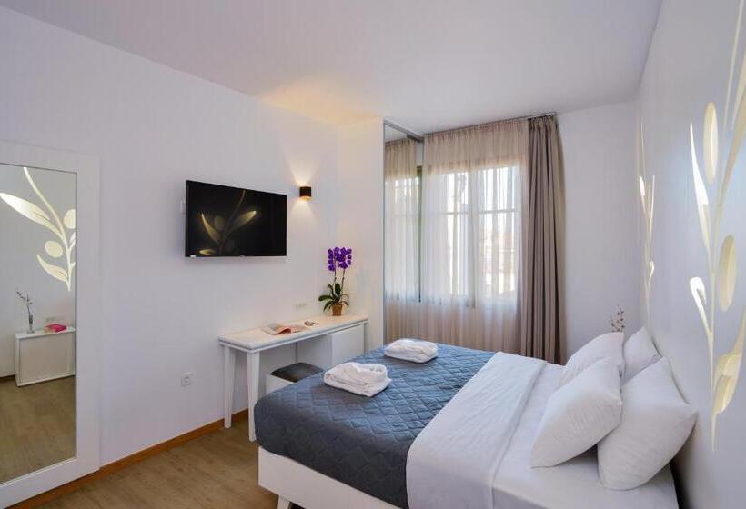 Elia Portou Rooms