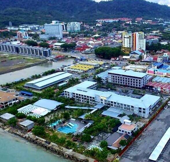 هتل De Baron Resort
