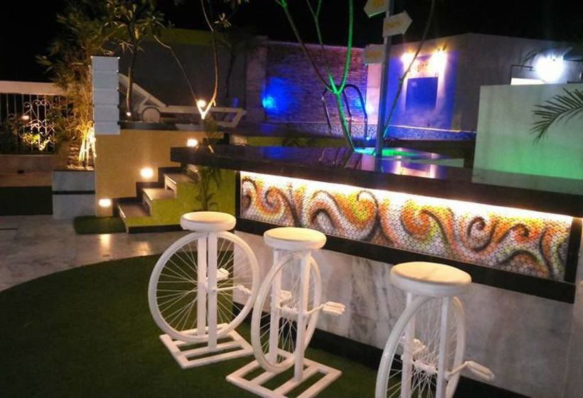 Hotelli Light House Agra By Park Tree