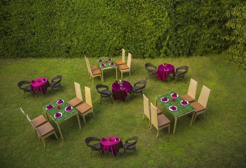 فندق Safari Park Resort