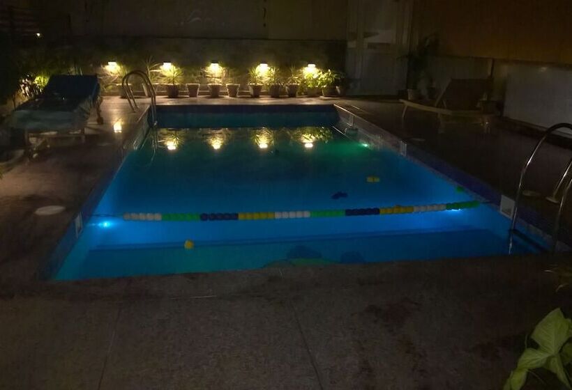 هتل Seven Hills Tower