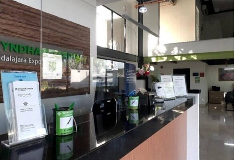 בית מלון כפרי Wyndham Garden Guadalajara Expo Plaza Del Sol