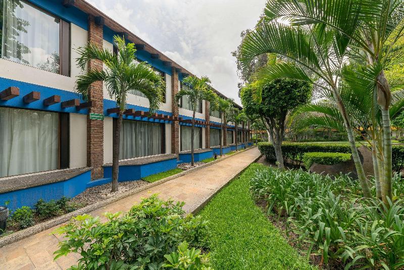 בית מלון כפרי Wyndham Garden Guadalajara Expo Plaza Del Sol