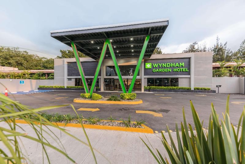 בית מלון כפרי Wyndham Garden Guadalajara Expo Plaza Del Sol