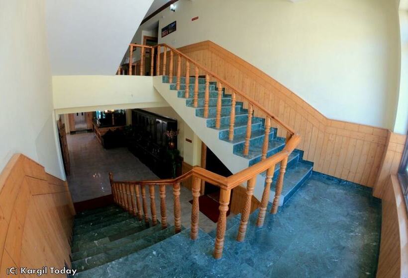 فندق Zojila Residency