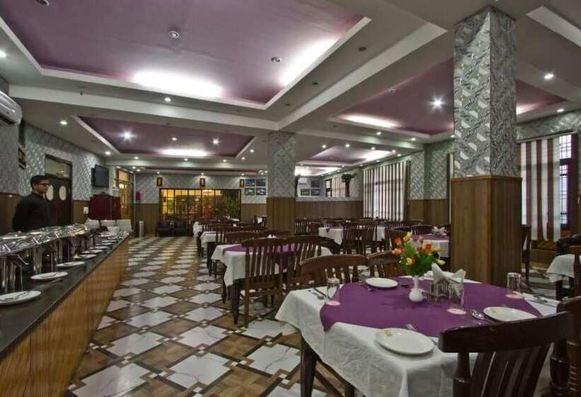 فندق Zojila Residency