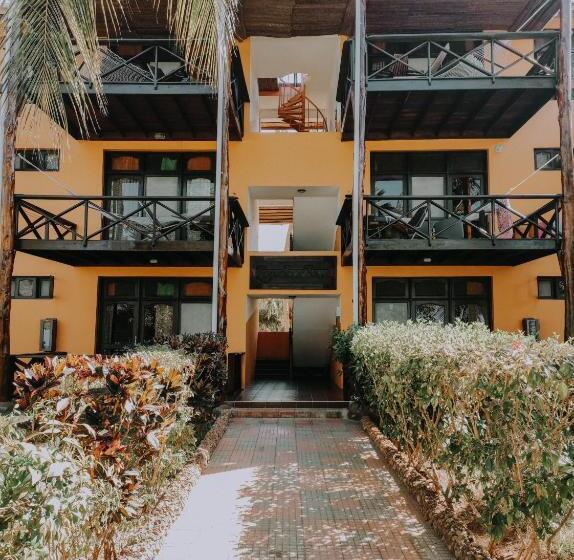منتجع Mnarani Beach Cottages