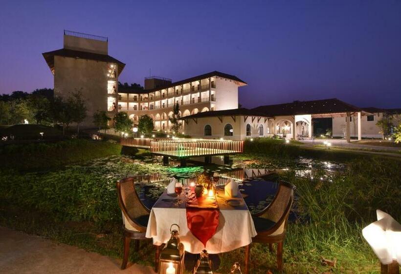 酒店 Bhanu The Fern Forest Resort & Spa, Jambughoda