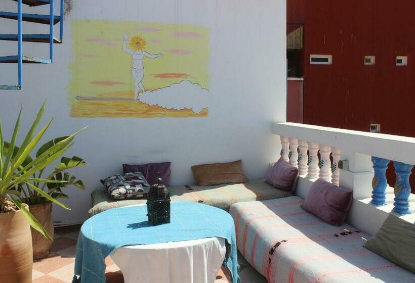 Отель Tamraght White Hostel