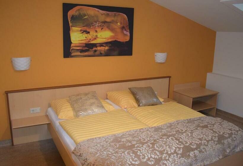 Пансион Atrium Gästezimmer Und Restaurant   Hohenau An Der March
