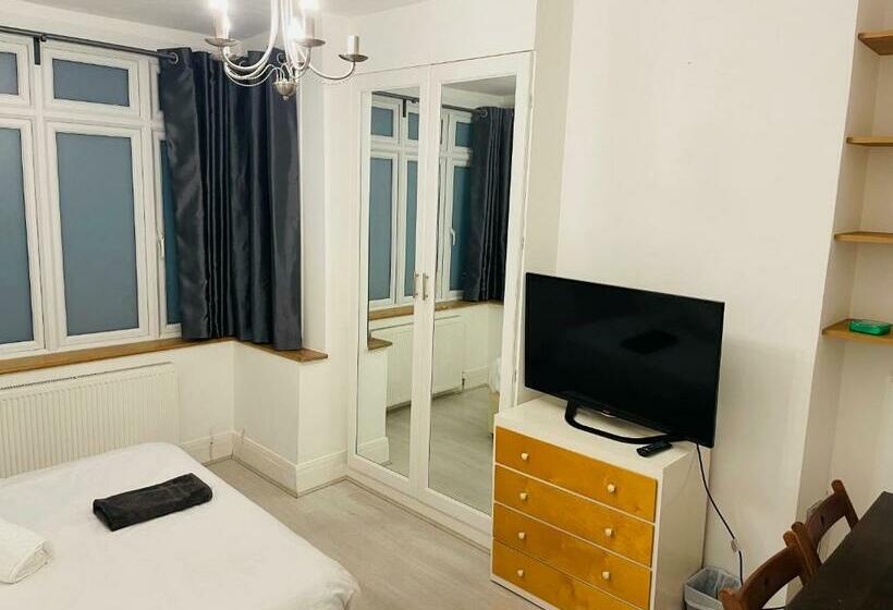 住宿加早餐  London Rooms With Free Parking 134