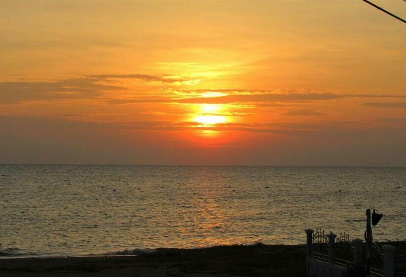 펜션 The Sunrise Beach Cafe And Guesthouse