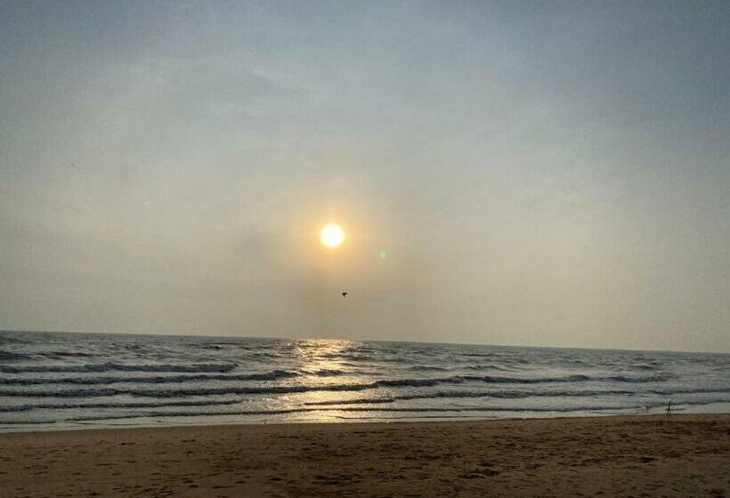 펜션 The Sunrise Beach Cafe And Guesthouse