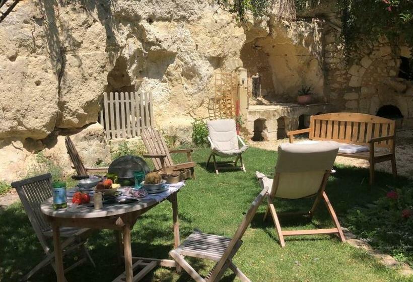 تختخواب و صبحانه Le Clos Marie
