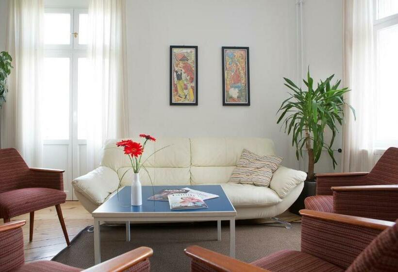 هتل Jugendgästehaus Des Cvjm Berlin Kaulsdorf