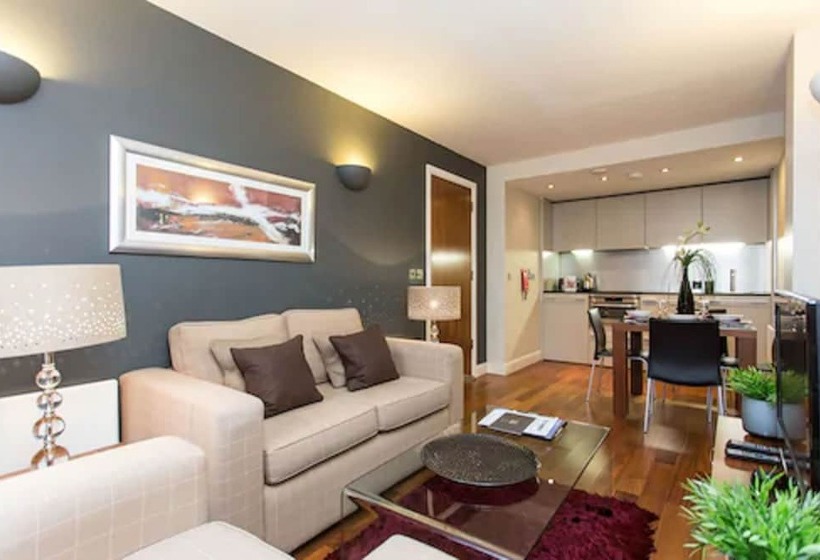 هتل The Chambers   Park Place   Apartments